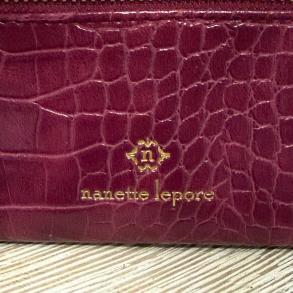 Nanette Lepore Moli Croc Embossed Tech Wristlet Wallet Vegan Burgundy Orchid New - Picture 2 of 12